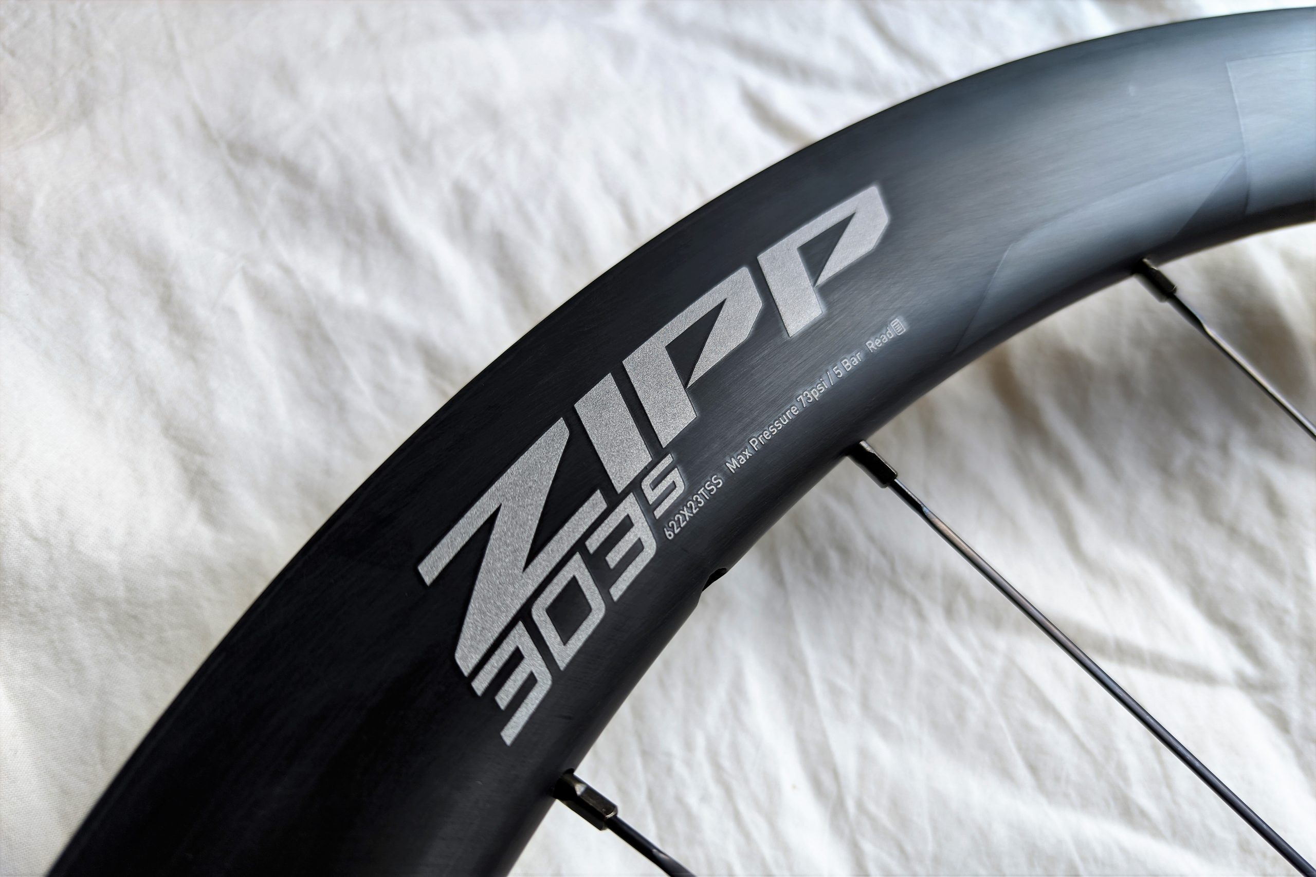 ZIPP303S の購入インプレ、実測重量とフックレスリムへのタイヤ取付け編 | ロードバイクでヒルクライム！105ヒルクライム.com